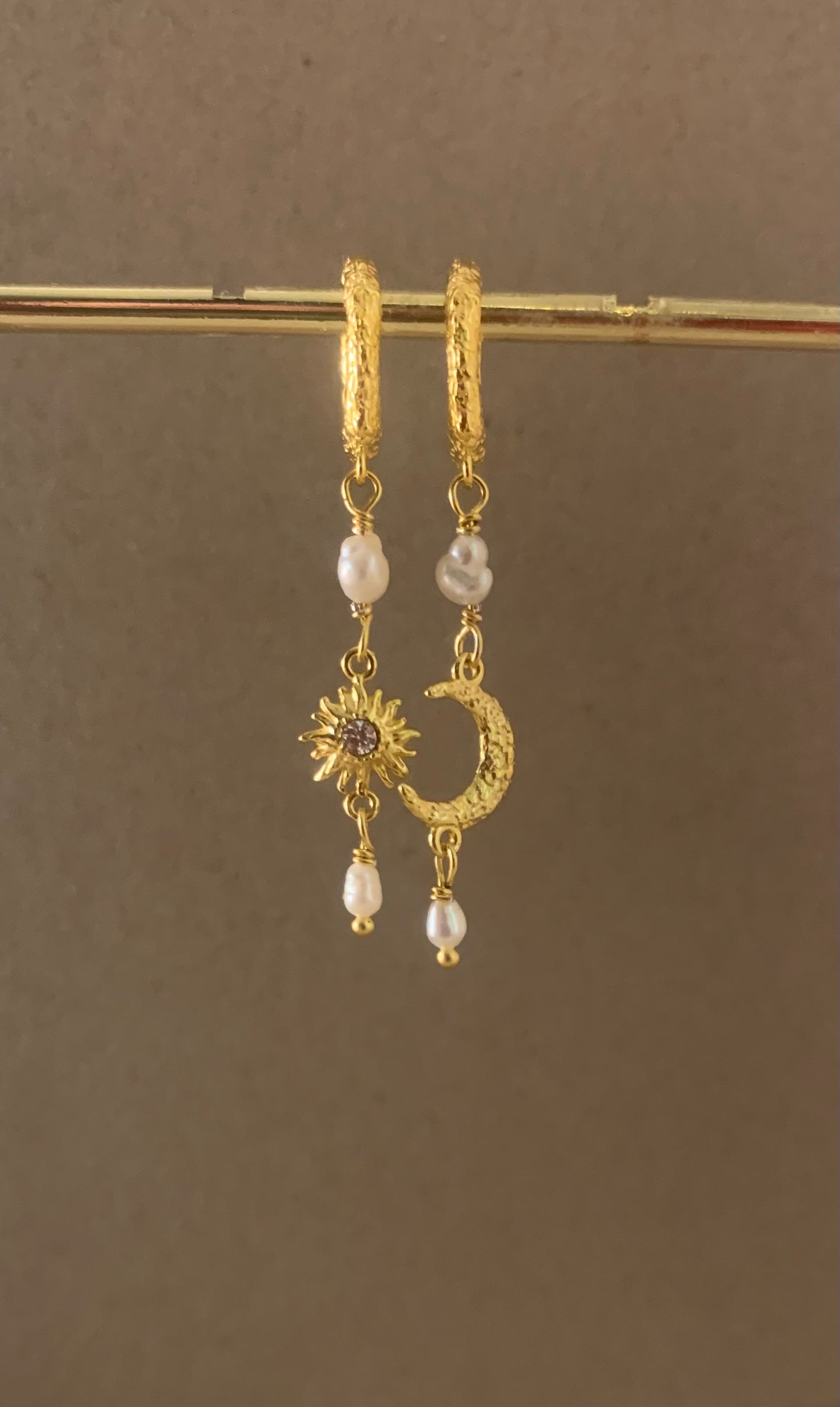 Aurelia Moon-sol & måne øreringe